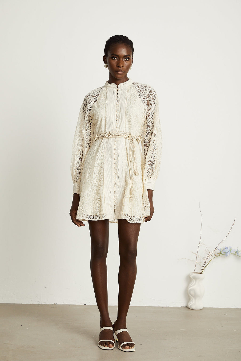 Püskül Kemerli Yarı Transparan Dantel Mini Elbise