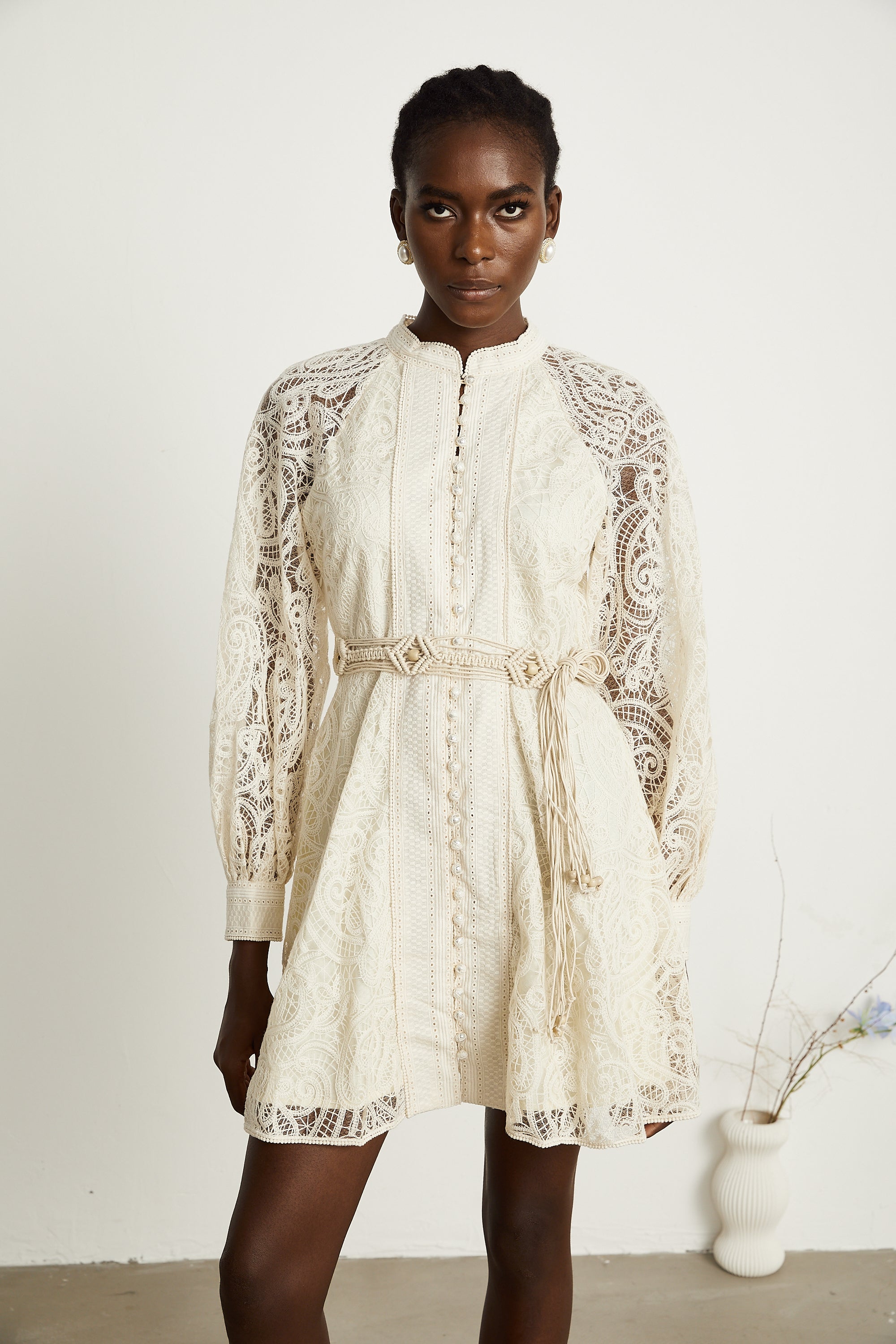 Püskül Kemerli Yarı Transparan Dantel Mini Elbise