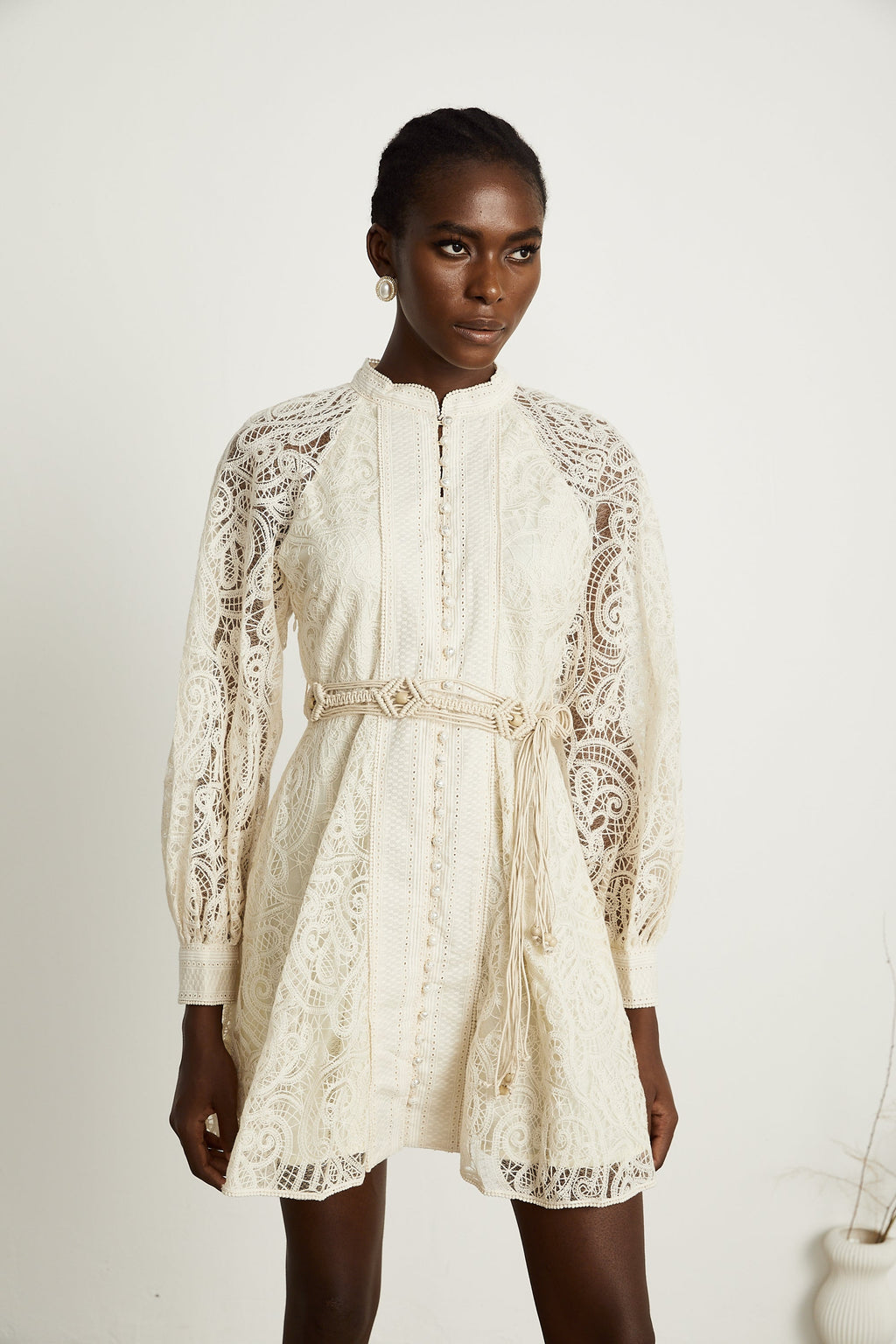 Püskül Kemerli Yarı Transparan Dantel Mini Elbise