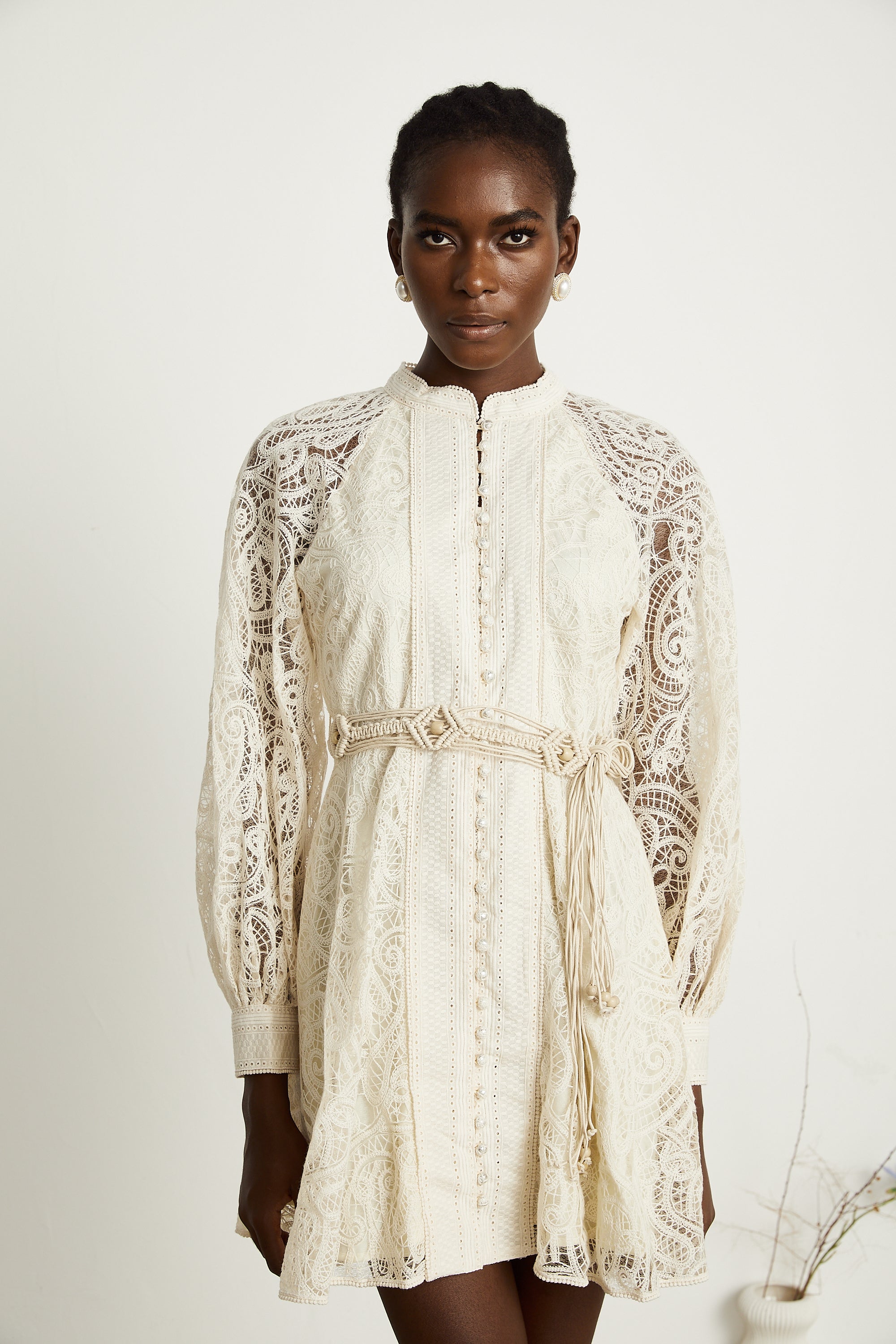 Püskül Kemerli Yarı Transparan Dantel Mini Elbise