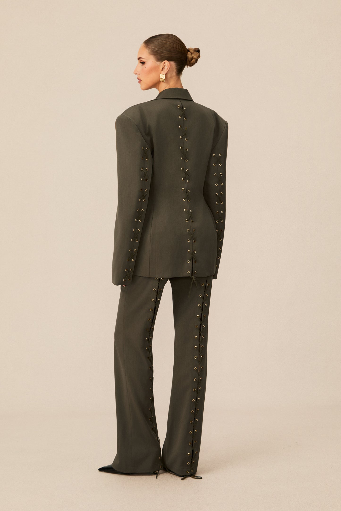 Dantel Bağlamalı Geniş Omuzlu Blazer ve Pantolon Seti