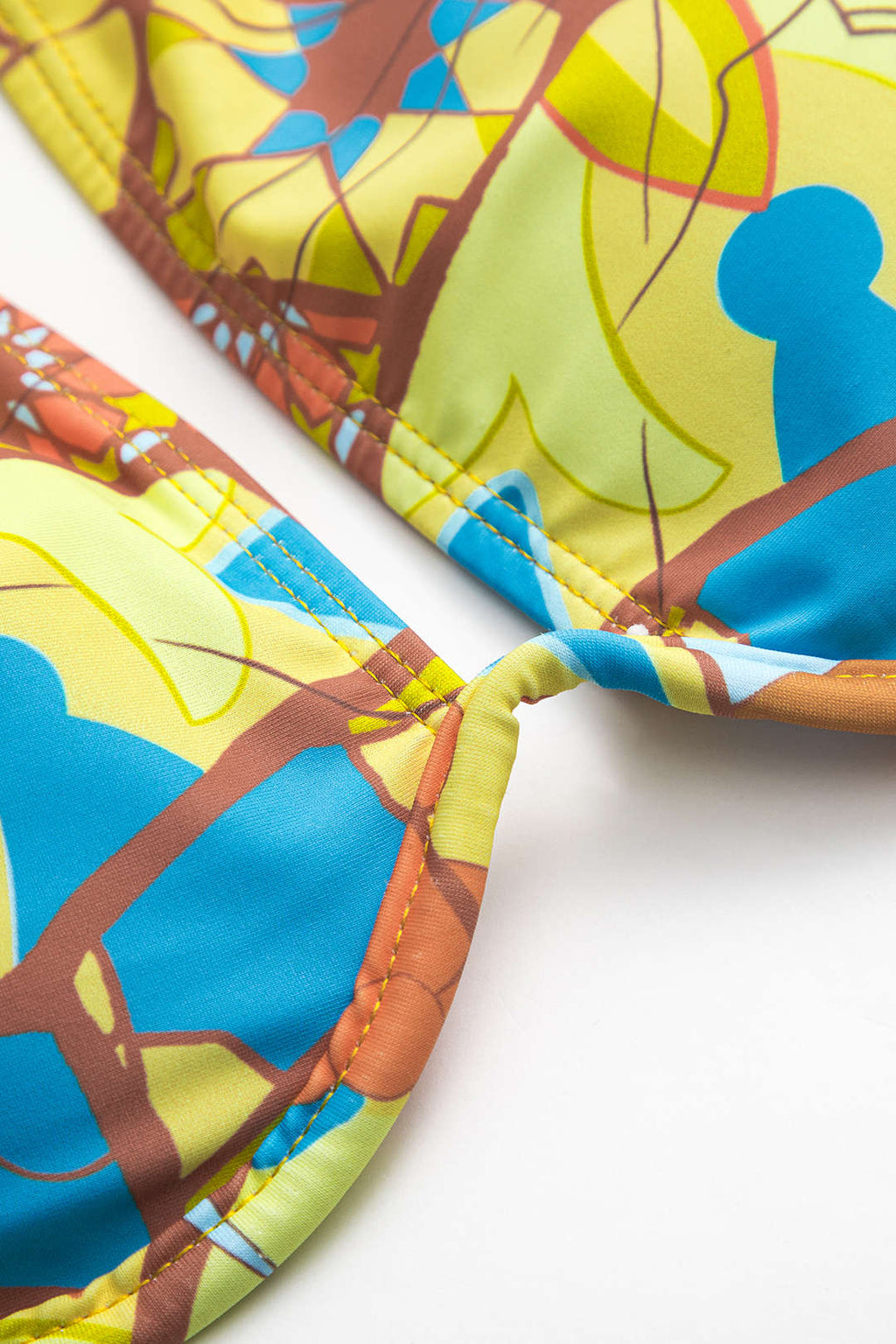 Tropikal Desenli Püsküllü Sırt Dekolteli Bikini Takımı