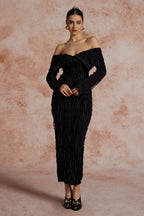 Düşük Omuzlu Dokulu Düğmeli Yırtmaçlı Uzun Kollu maksi Elbise