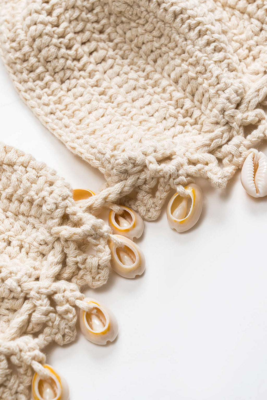 Tüy Detaylı İnce Askılı Kroşe Bikini Takımı