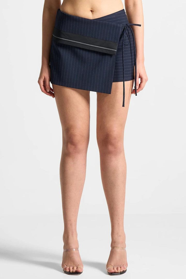 Fermuarlı Asimetrik Şort