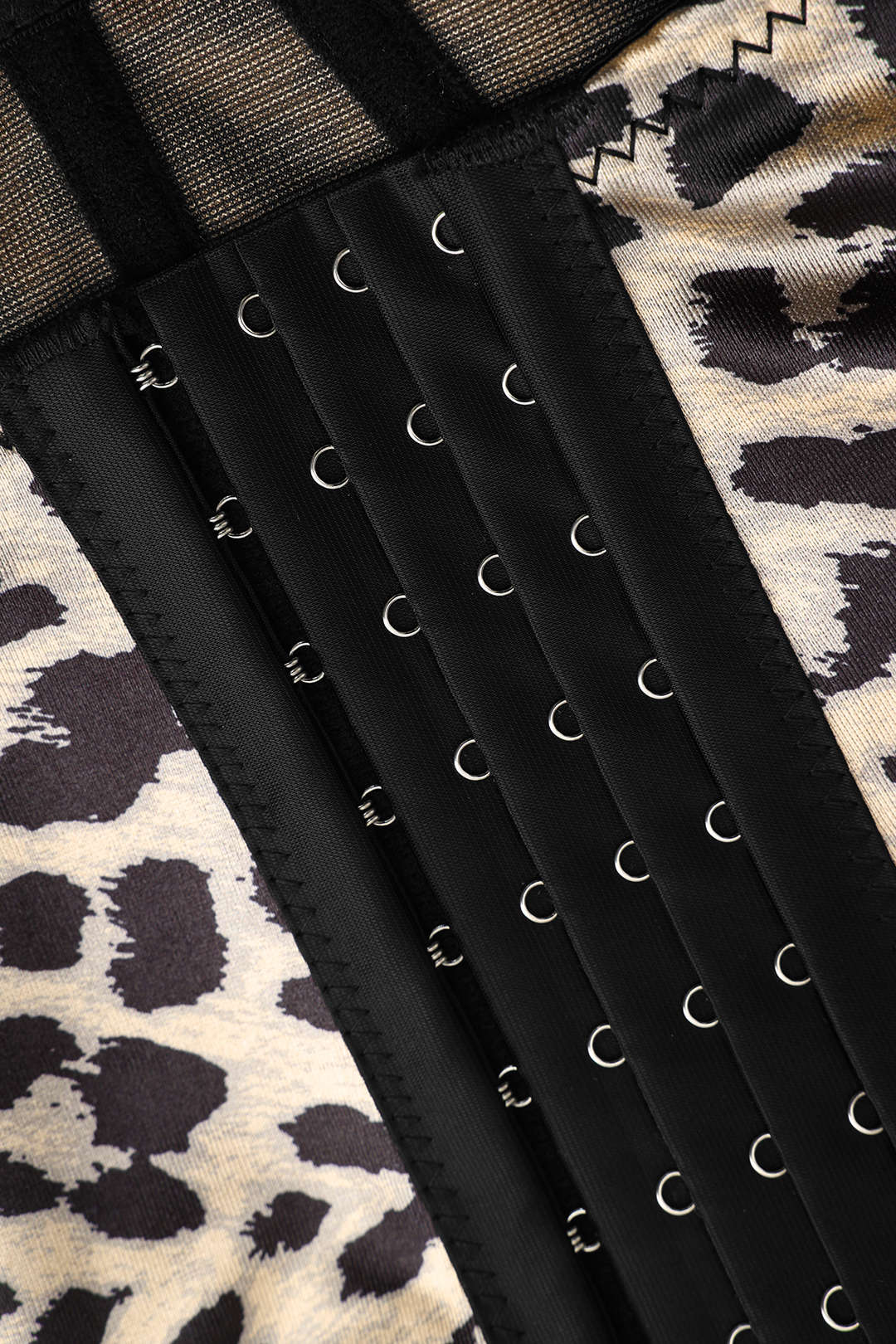 Leopar Desenli Sırt Dekolteli Büstiyer Slip Atlet