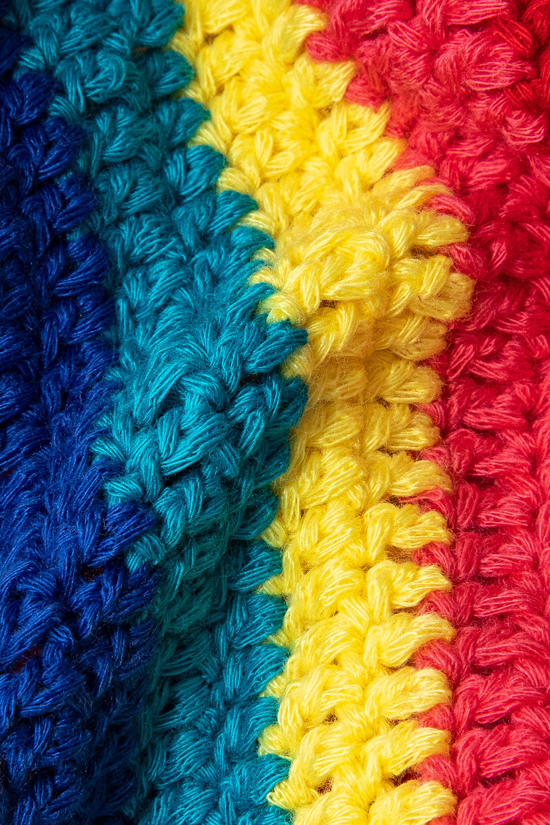 Gökkuşağı Desenli Şeritli Tığ İşi Bikini Takımı