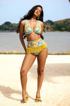 Tropikal Desenli Püsküllü Sırt Dekolteli Bikini Takımı