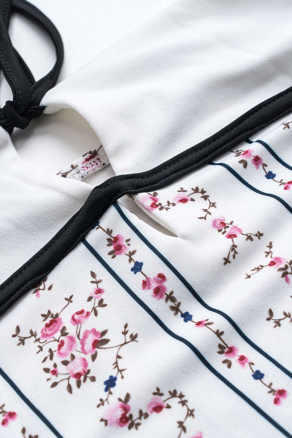 Çiçek Desenli Patchwork Büzgülü Bağcıklı Straplez Mini Elbise