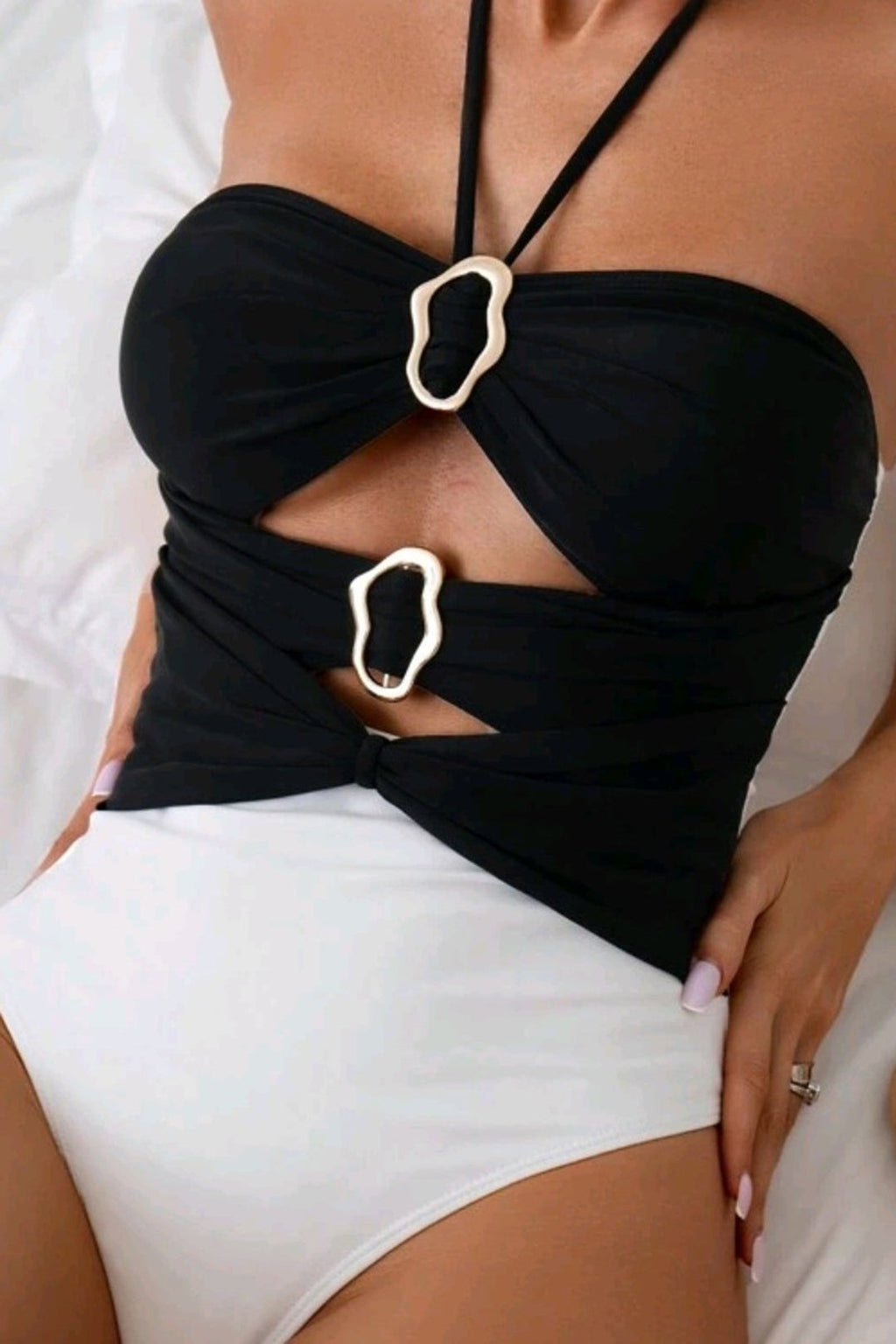 Kontrast Metalik Dekor Büzgülü Kesik Bağcıklı Karın Kontrolü Tek Parça Mayo