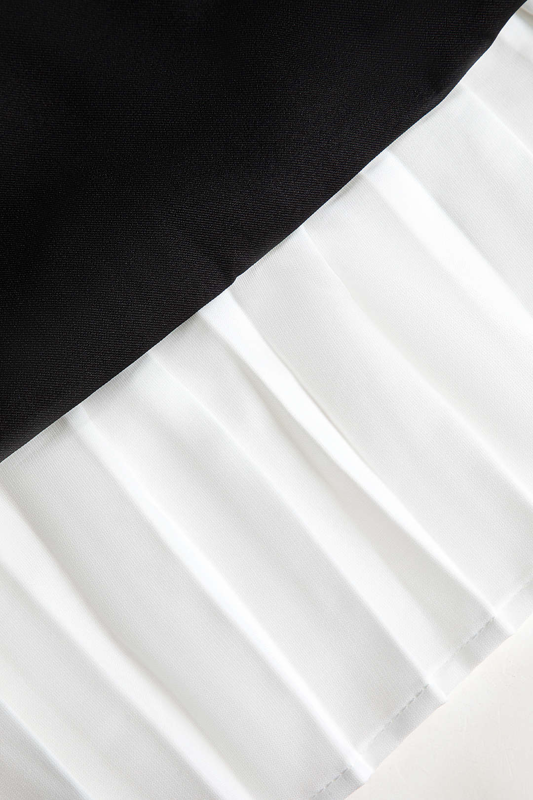 Pileli Patchwork Uzun Kollu V Yaka Mini Elbise