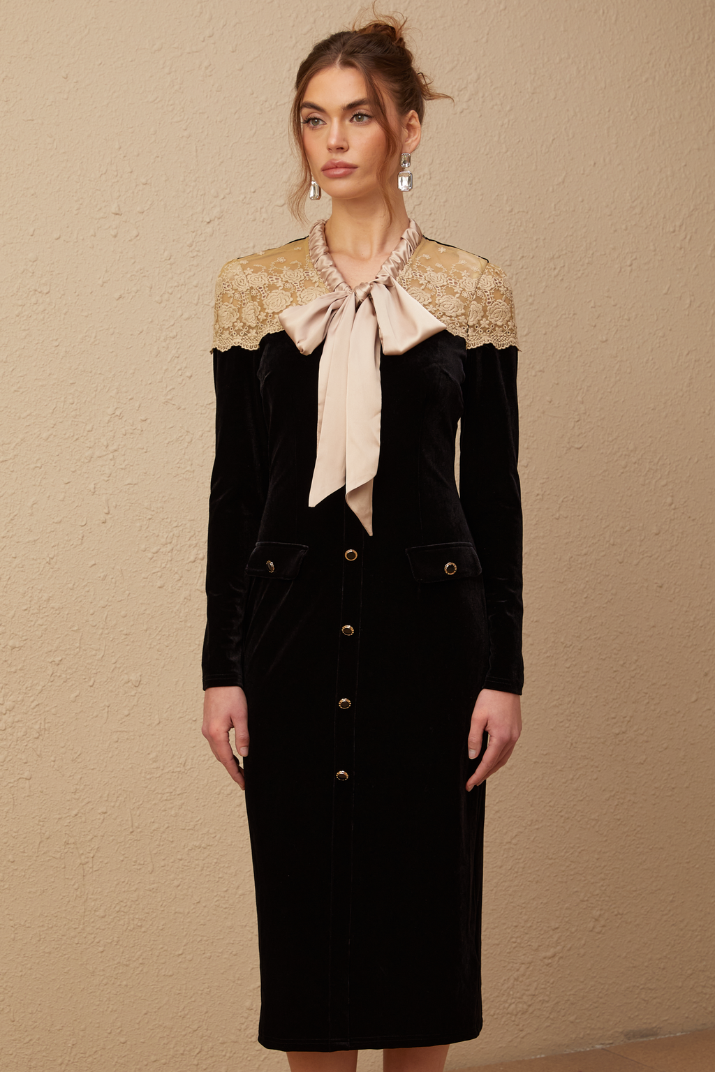 Noémie siyah bağcıklı yaka panelli midi elbise