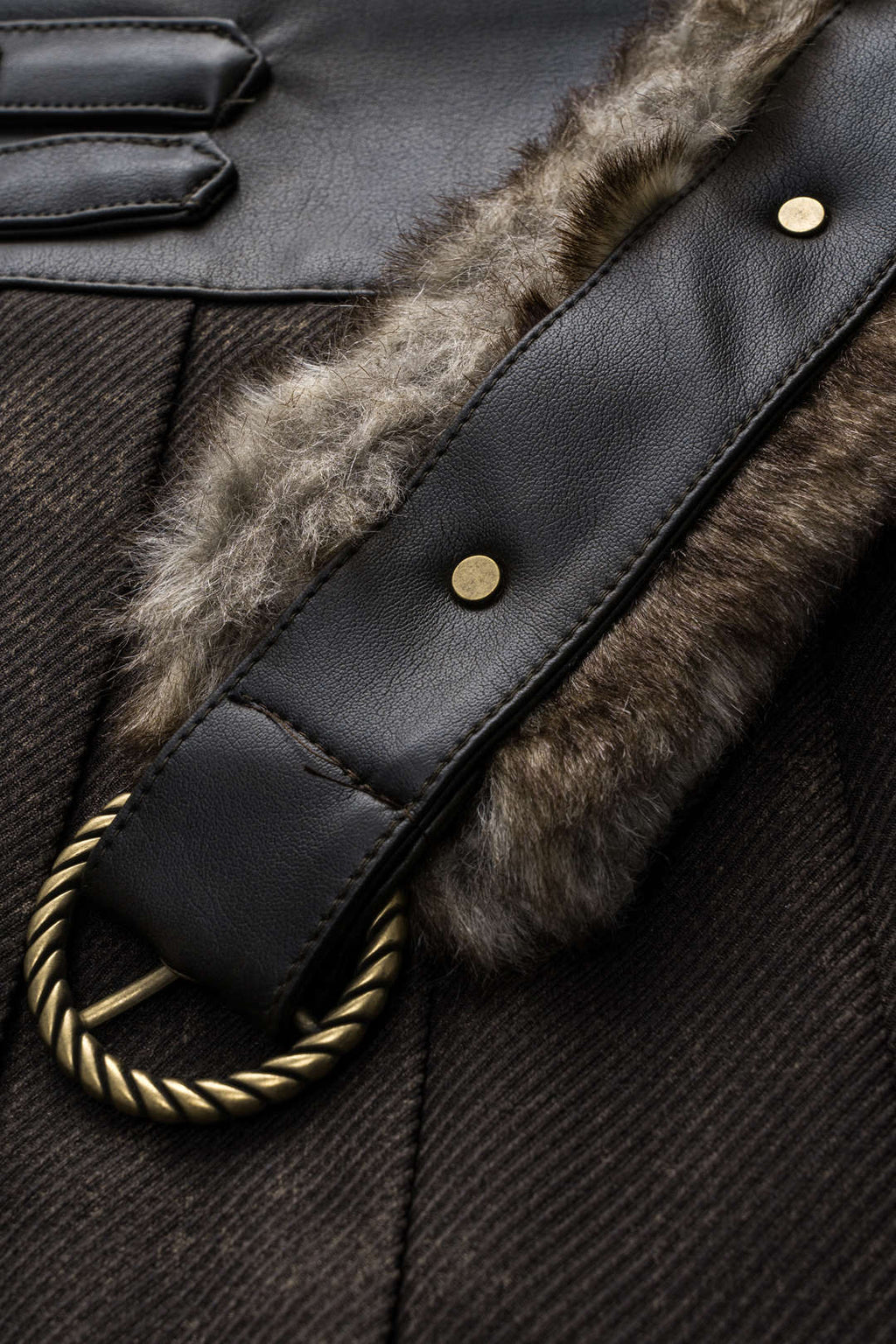 Suni Deri Kürk Detaylı Zincir Kemerli Pileli Etek