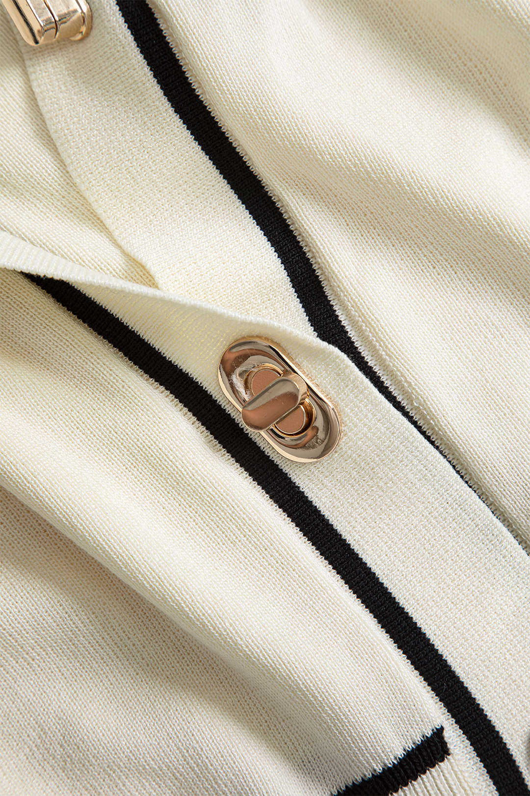 Örgü Renk Bloklu Düğmeli Yelek