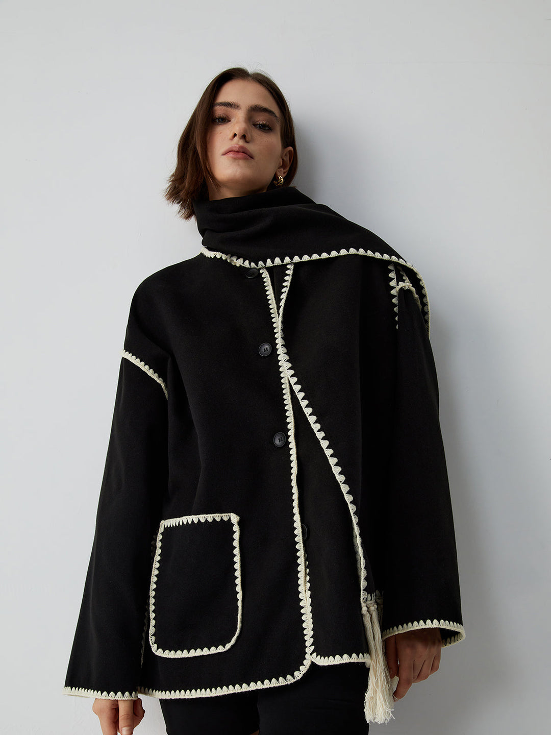 Şerit detaylı mont ve şal