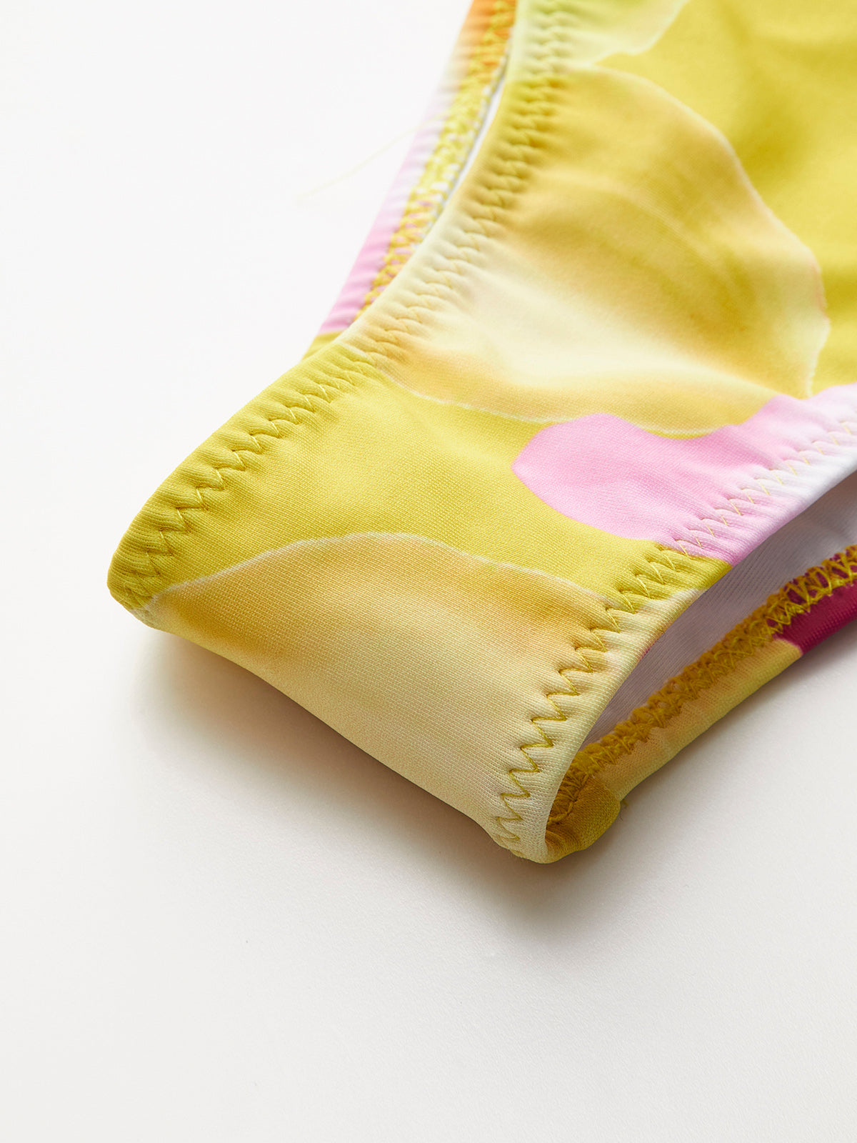 Çiçek Desenli Bağcıklı Bikini Takımı