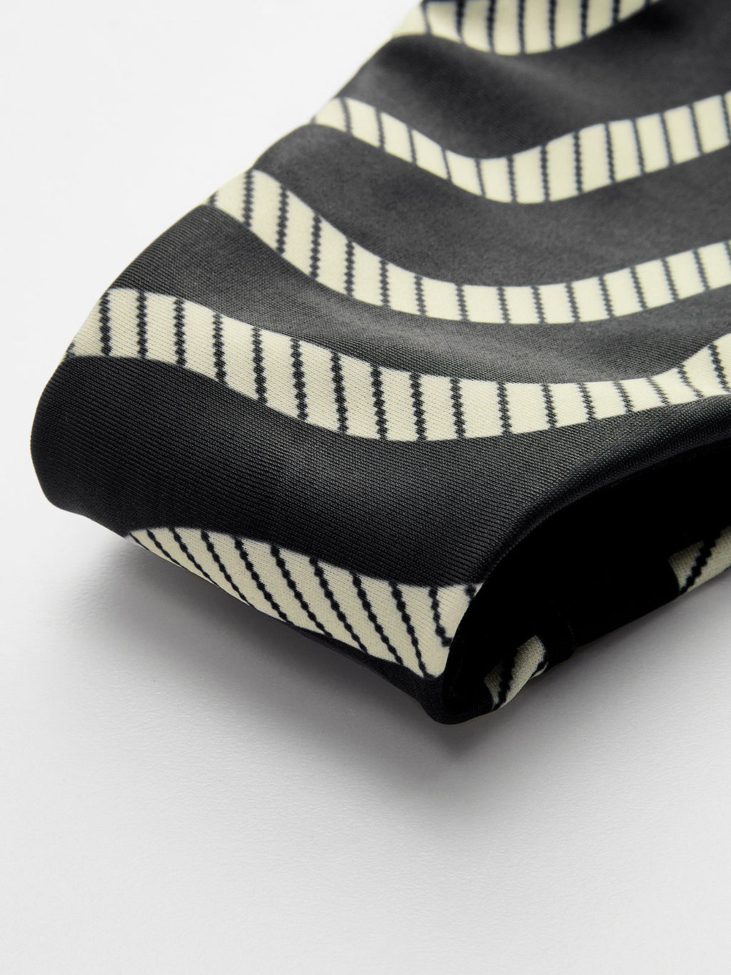 Dalga Desenli Üçgen Bikini Takımı