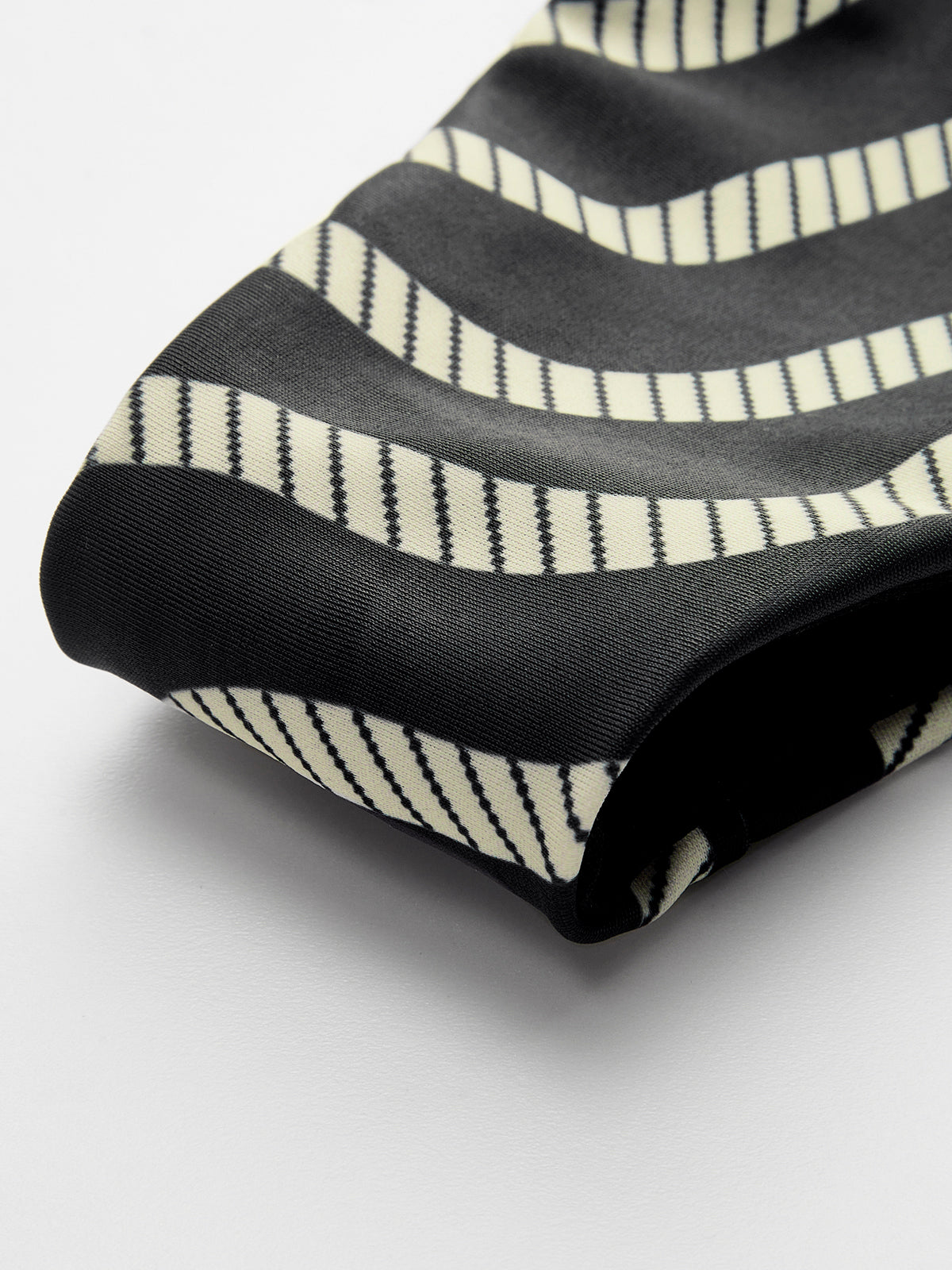 Dalga Desenli Üçgen Bikini Takımı