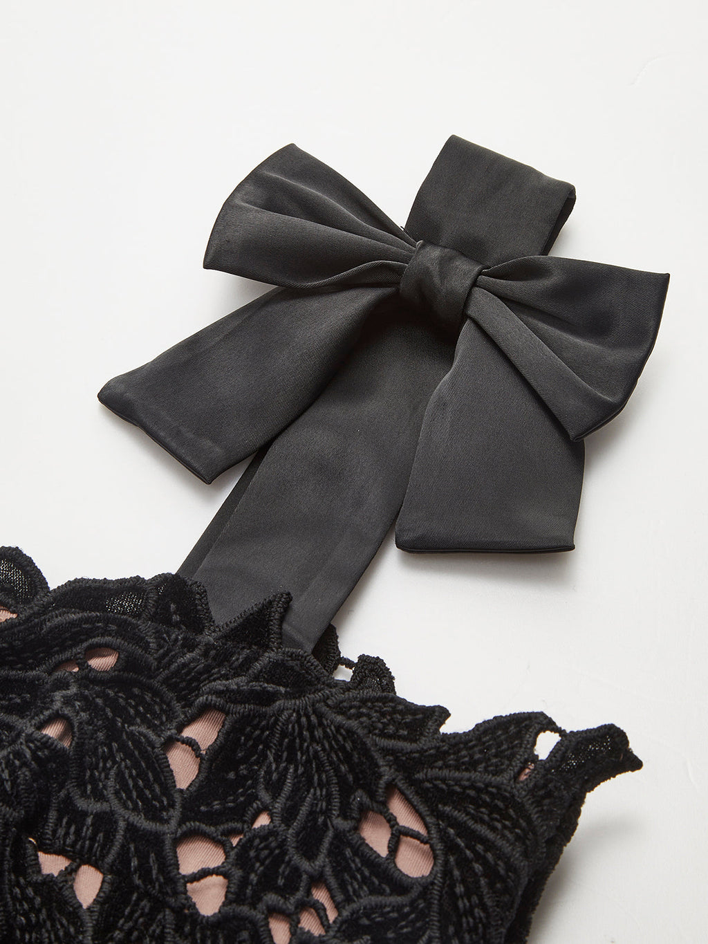 Jakarlı Çiçek Desenli Kurdele Askılı Elbise