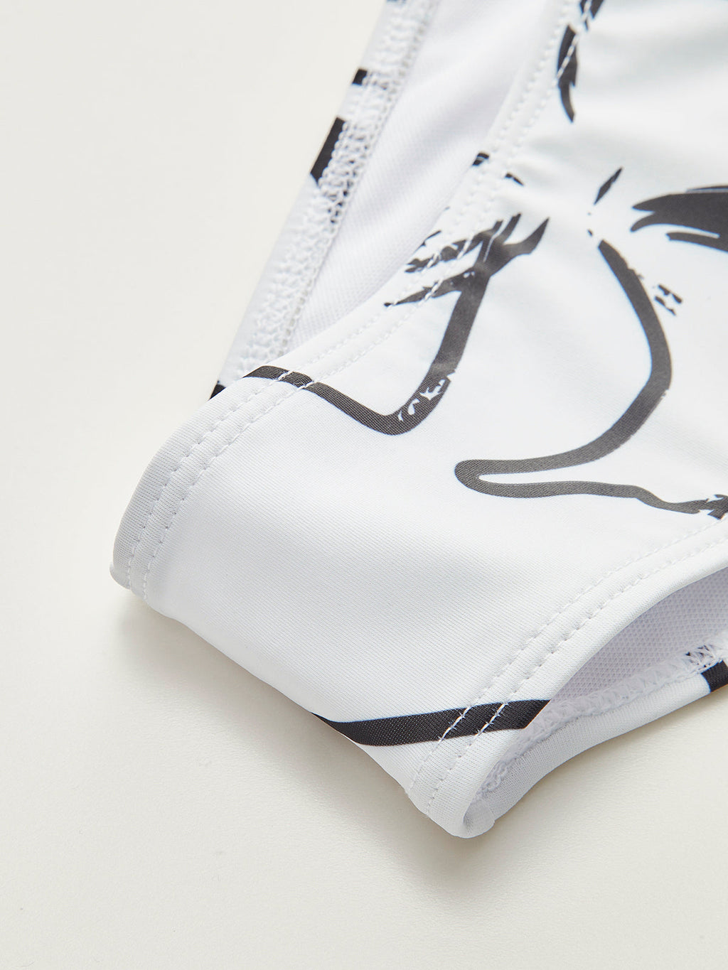 Soyut Desenli Üçgen Bikini Takımı