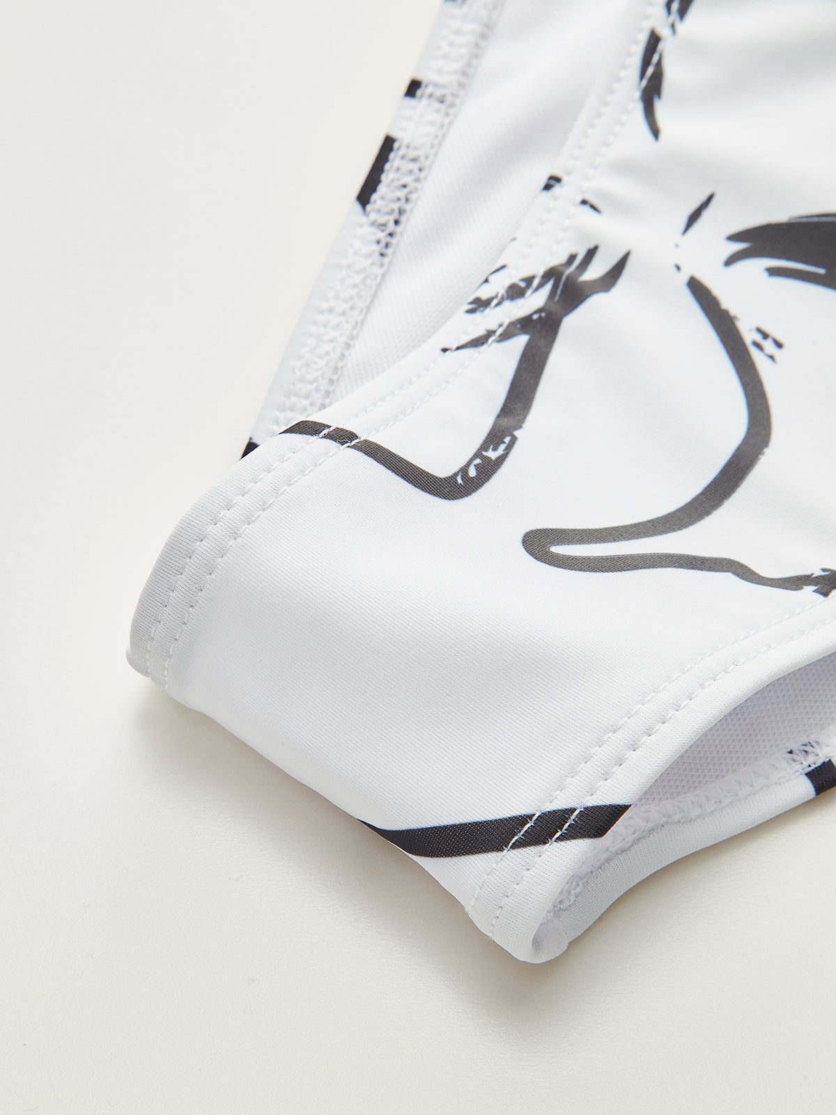 Soyut Desenli Üçgen Bikini Takımı