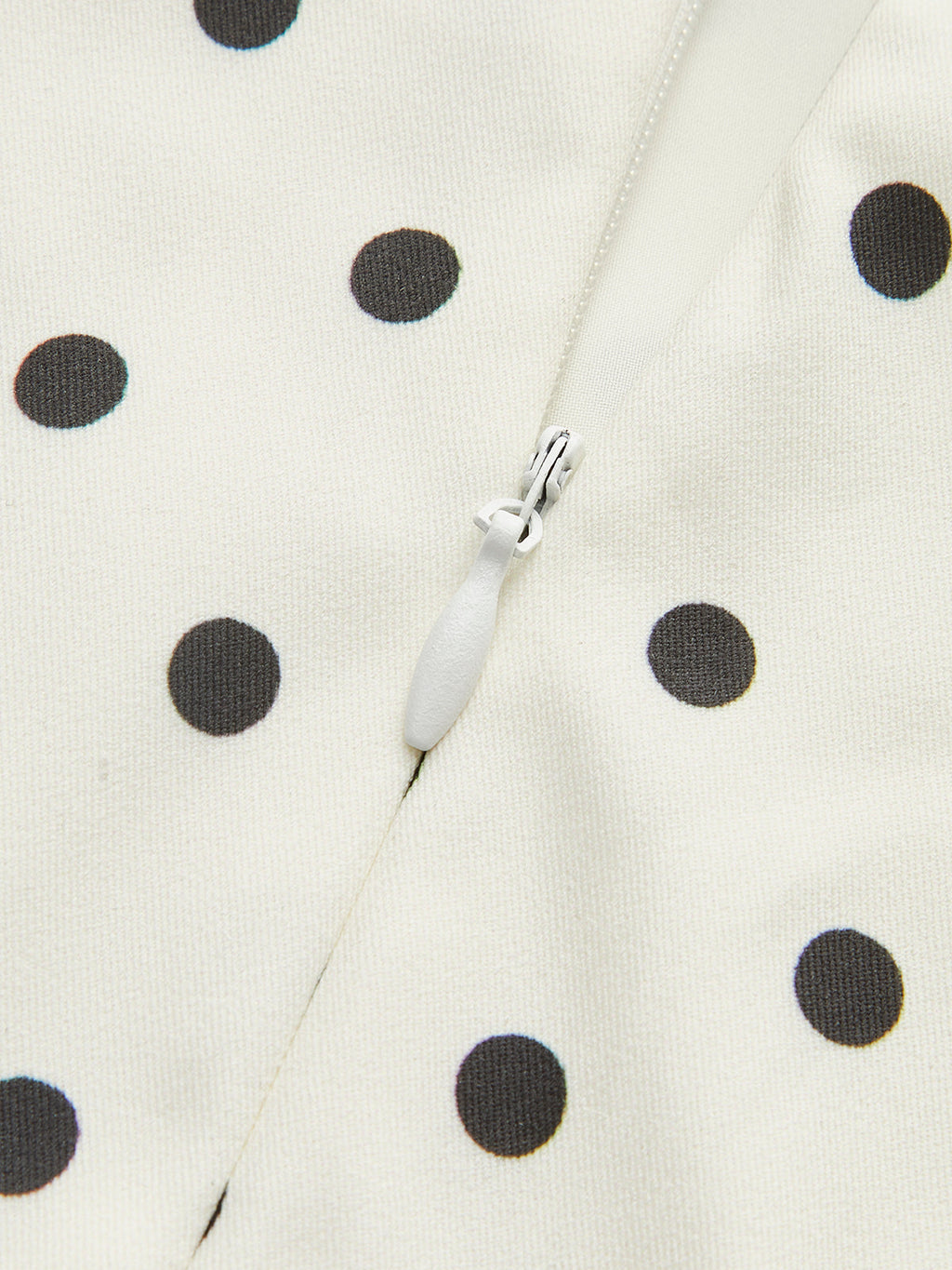 Puantiyeli Bağcıklı Sırt Detaylı Elbise