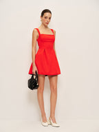 Kare Yaka Sırtı Açık Fiyonklu Elbise