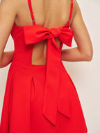 Kare Yaka Sırtı Açık Fiyonklu Elbise