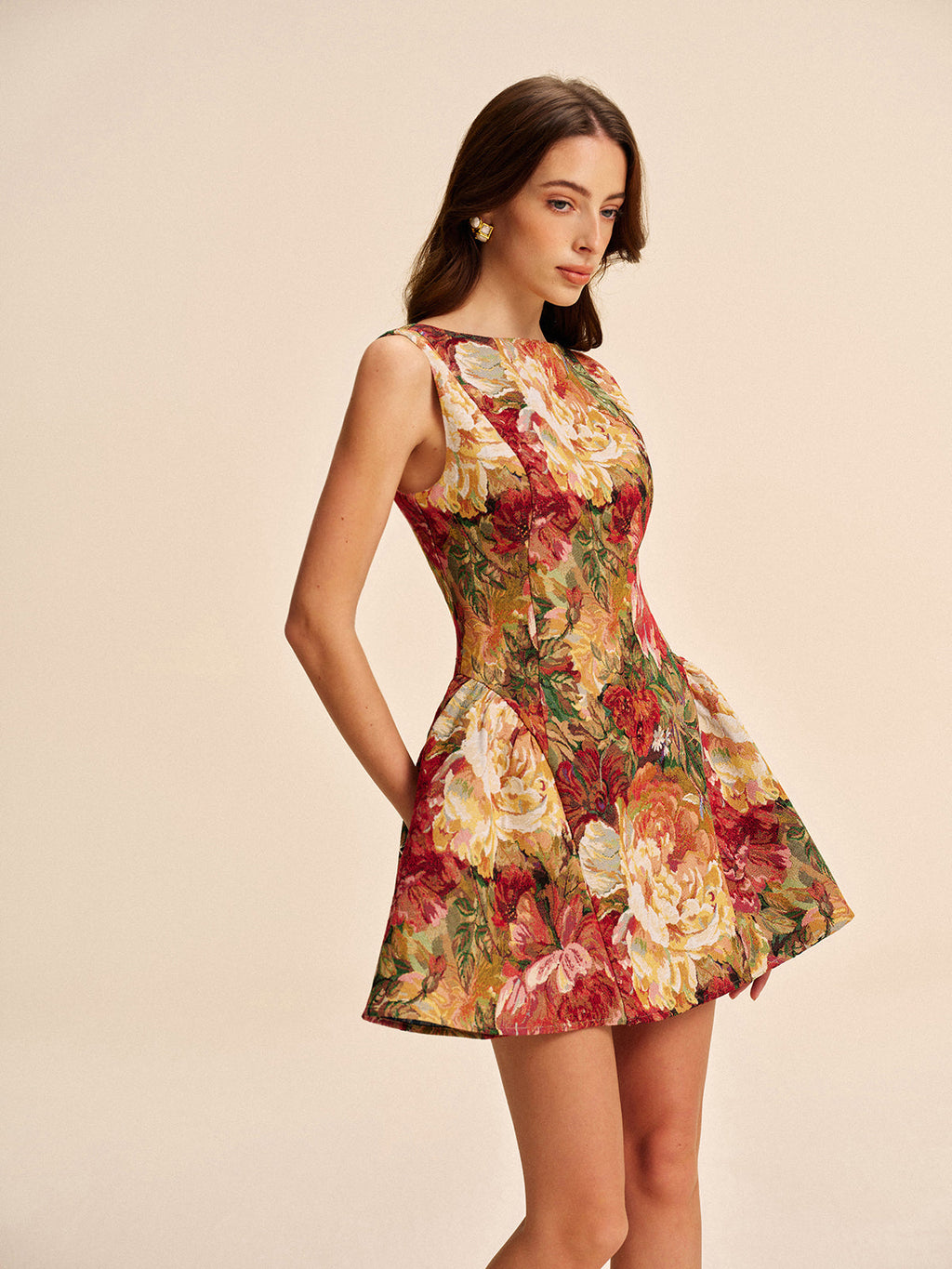 Çiçek Desenli Sırtı Açık Salaş Elbise