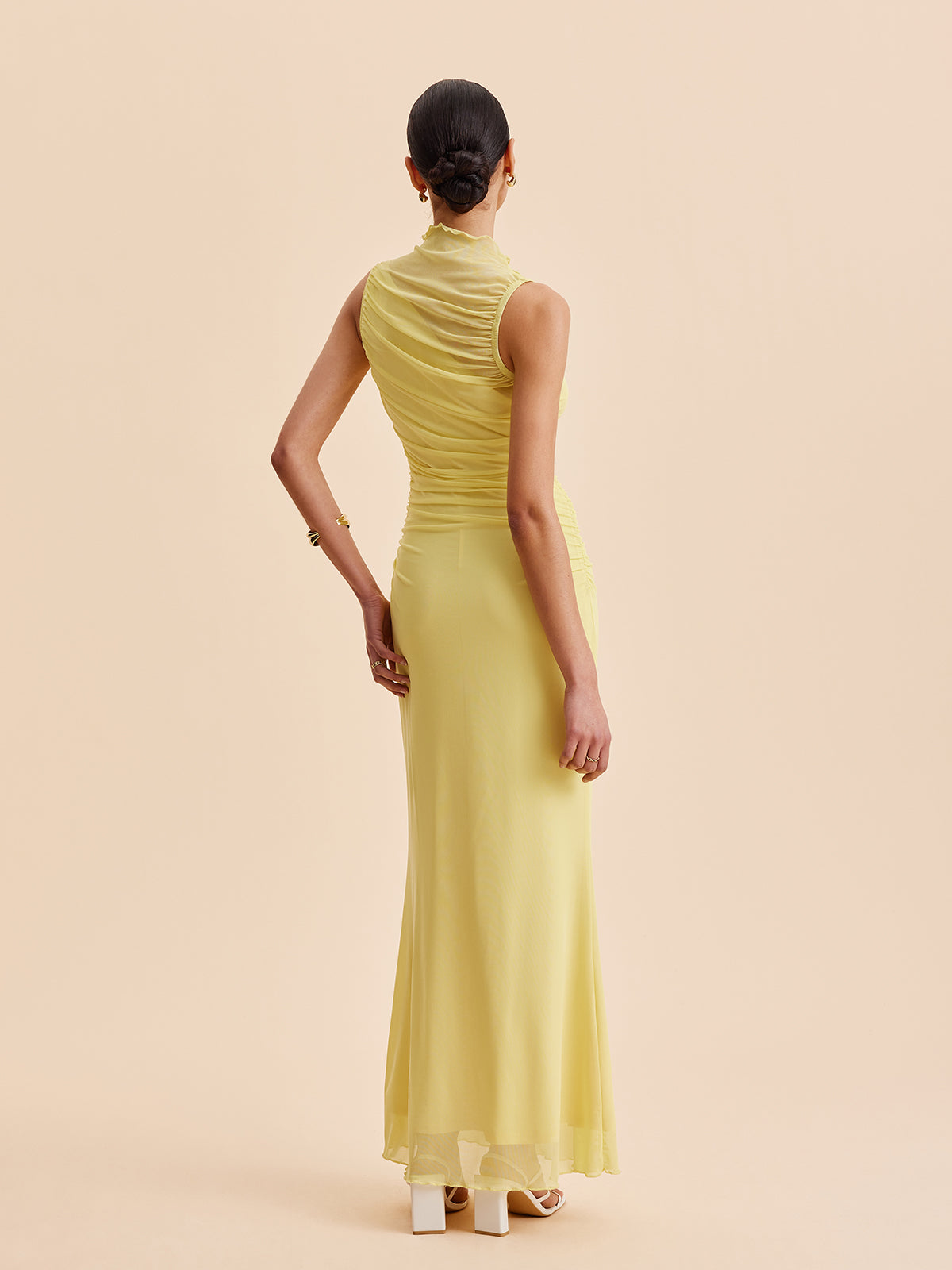 File Detaylı Şirretli Kolsuz Elbise