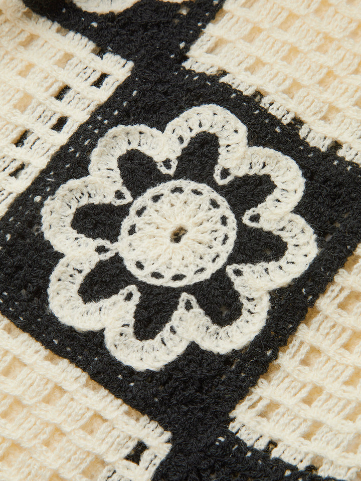 Çiçek Desenli Üst ve Pantolon Takımı