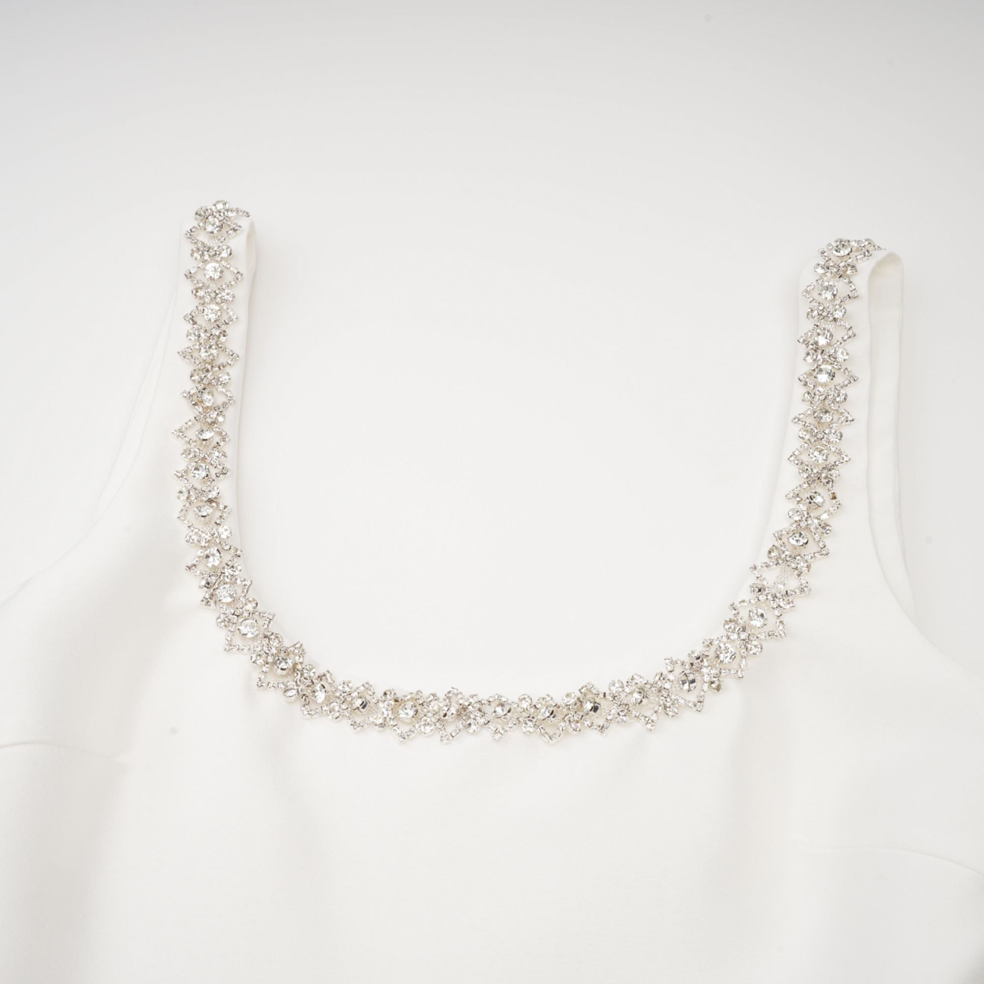 Perrine süslemeli mini elbise