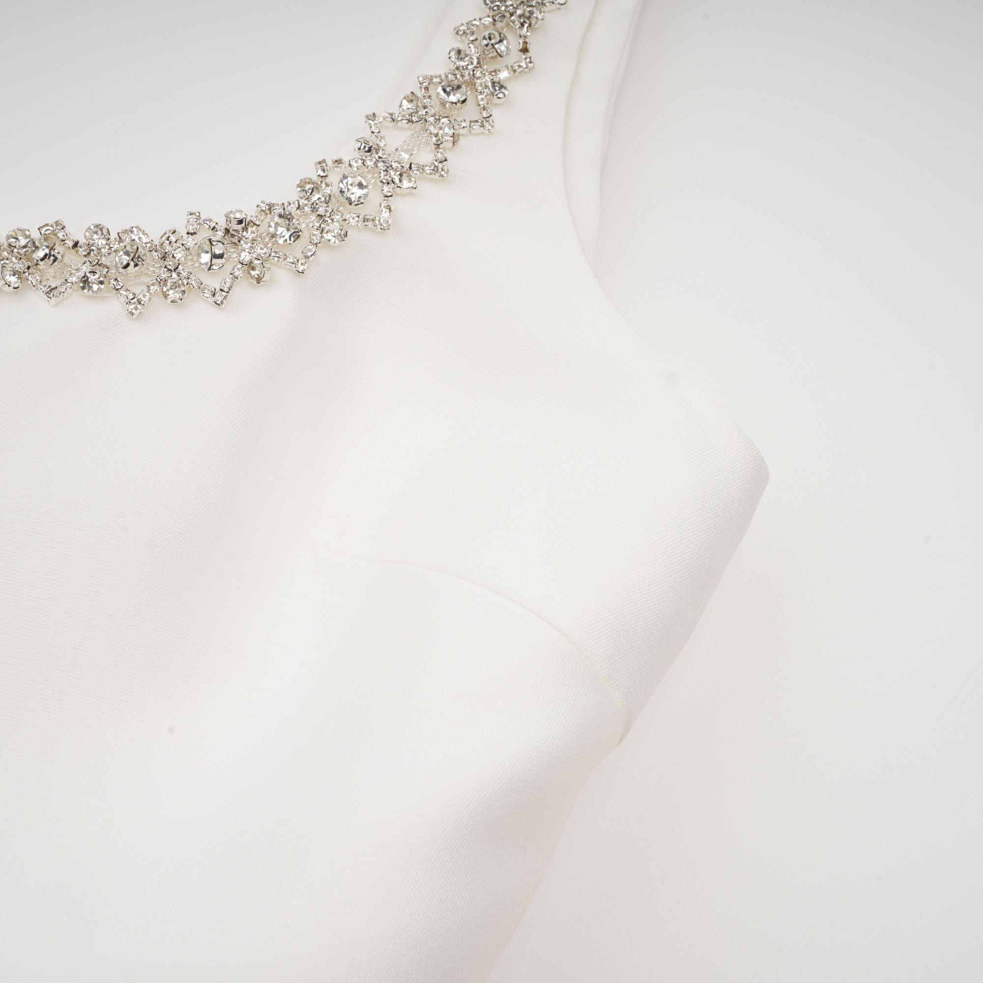 Perrine süslemeli mini elbise