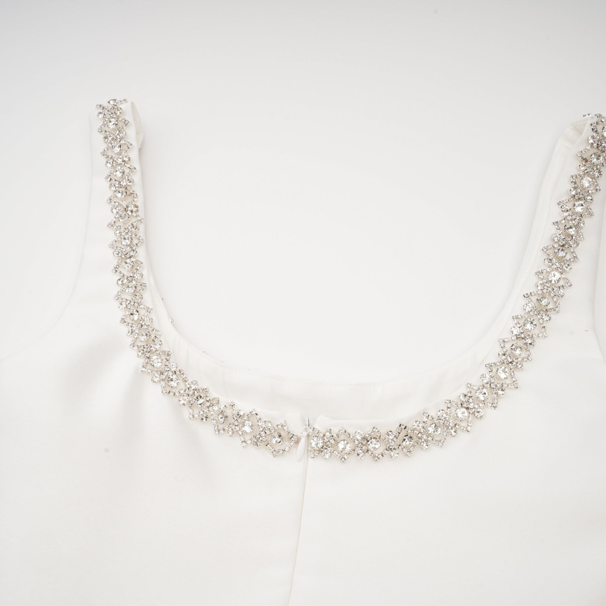 Perrine süslemeli mini elbise