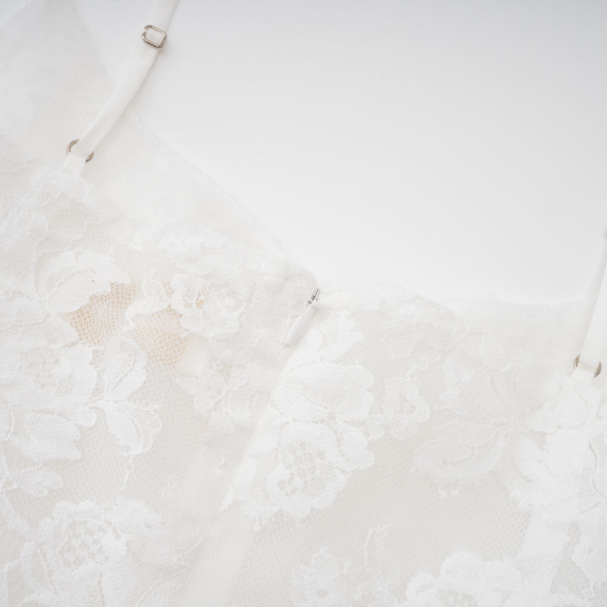 Perrine dantel mini elbise
