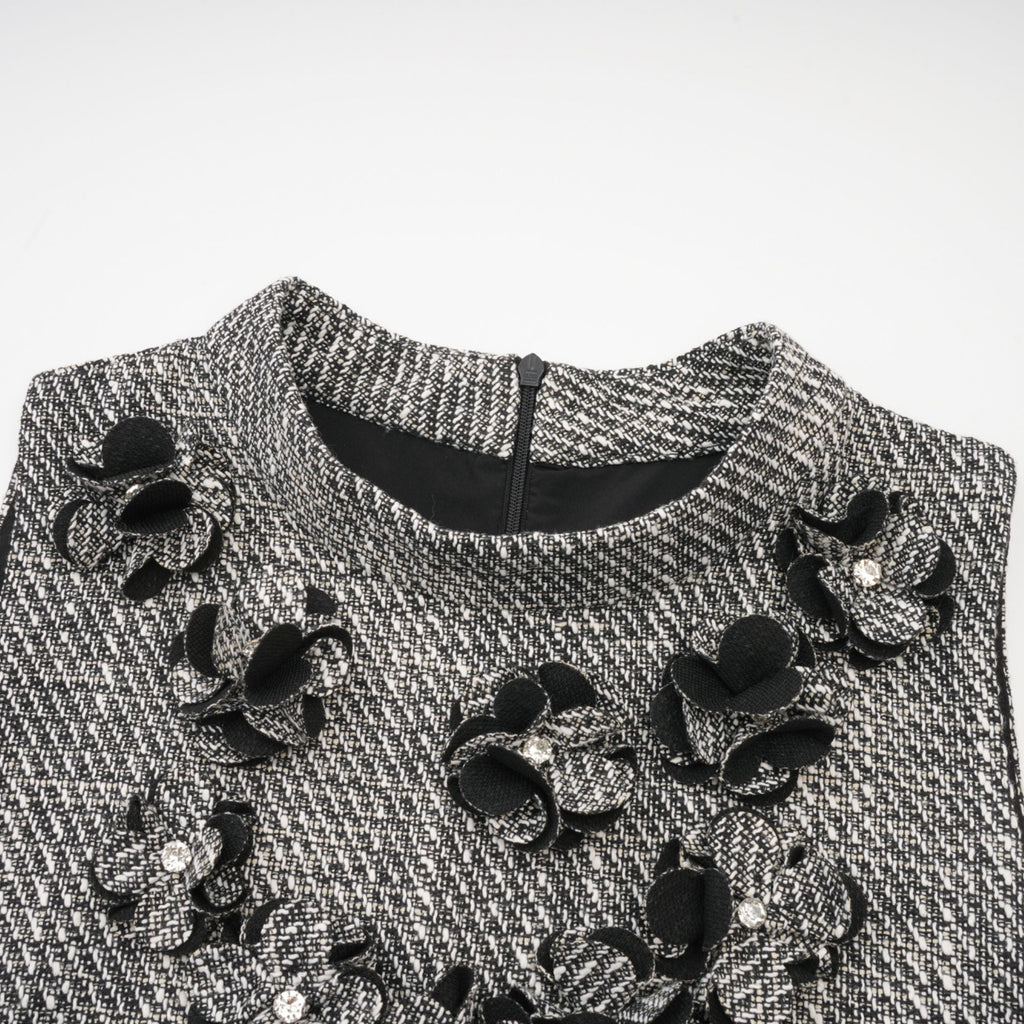 Nadège sahte çiçek detaylı kolsuz mini elbise