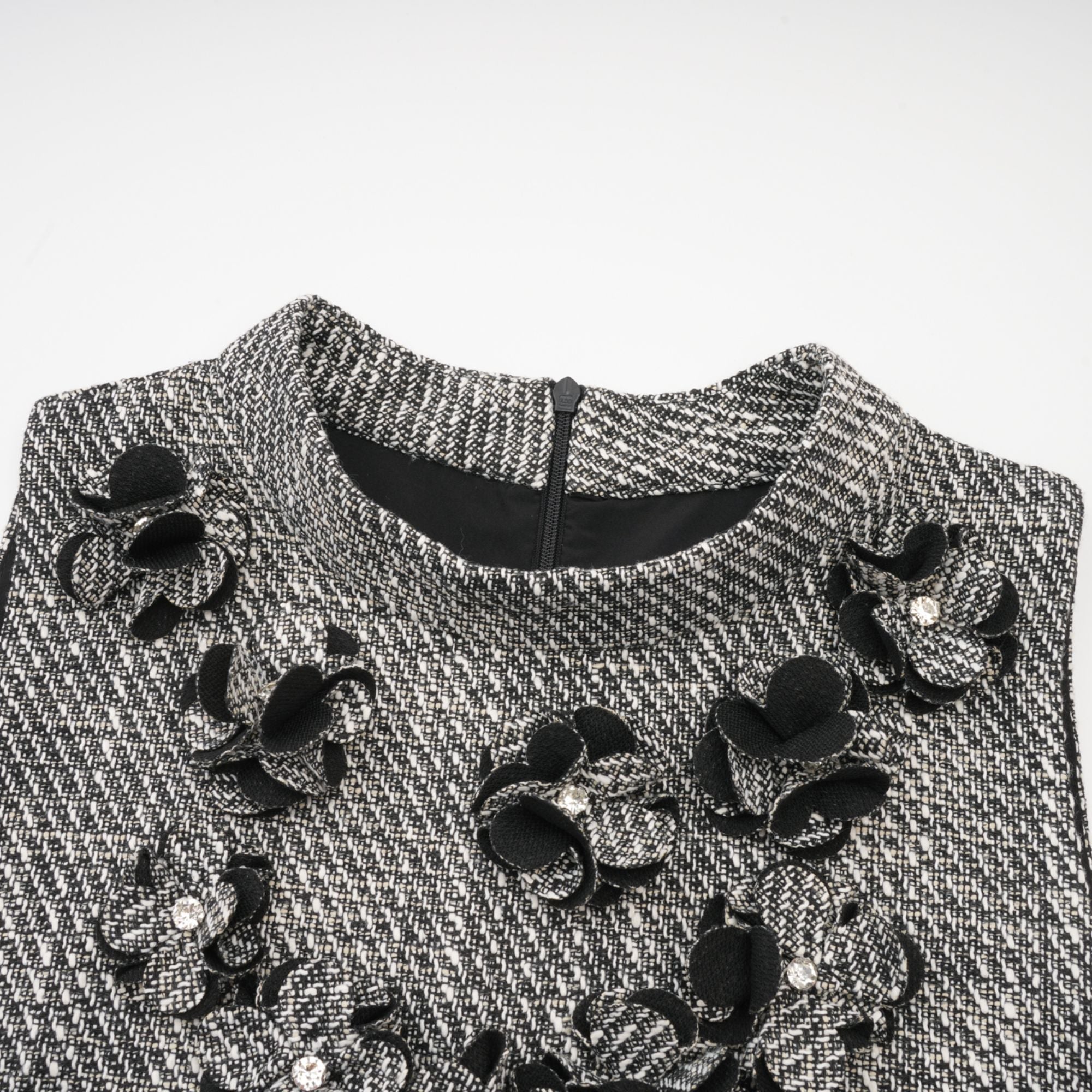 Nadège sahte çiçek detaylı kolsuz mini elbise