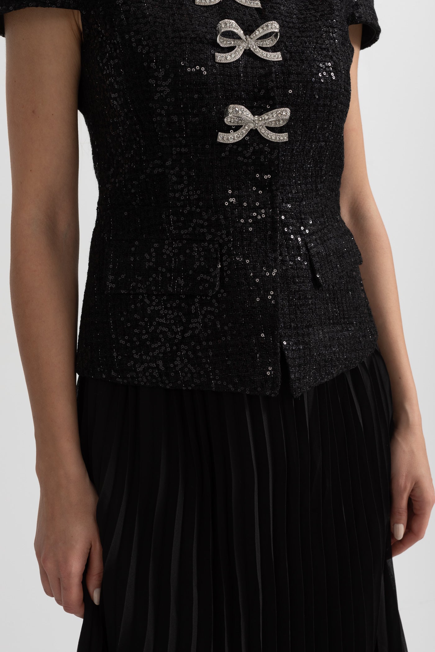 Payetli Üst ve Pileli Etekli Takım