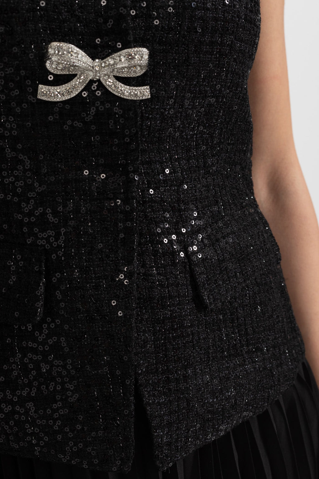 Payetli Üst ve Pileli Etekli Takım