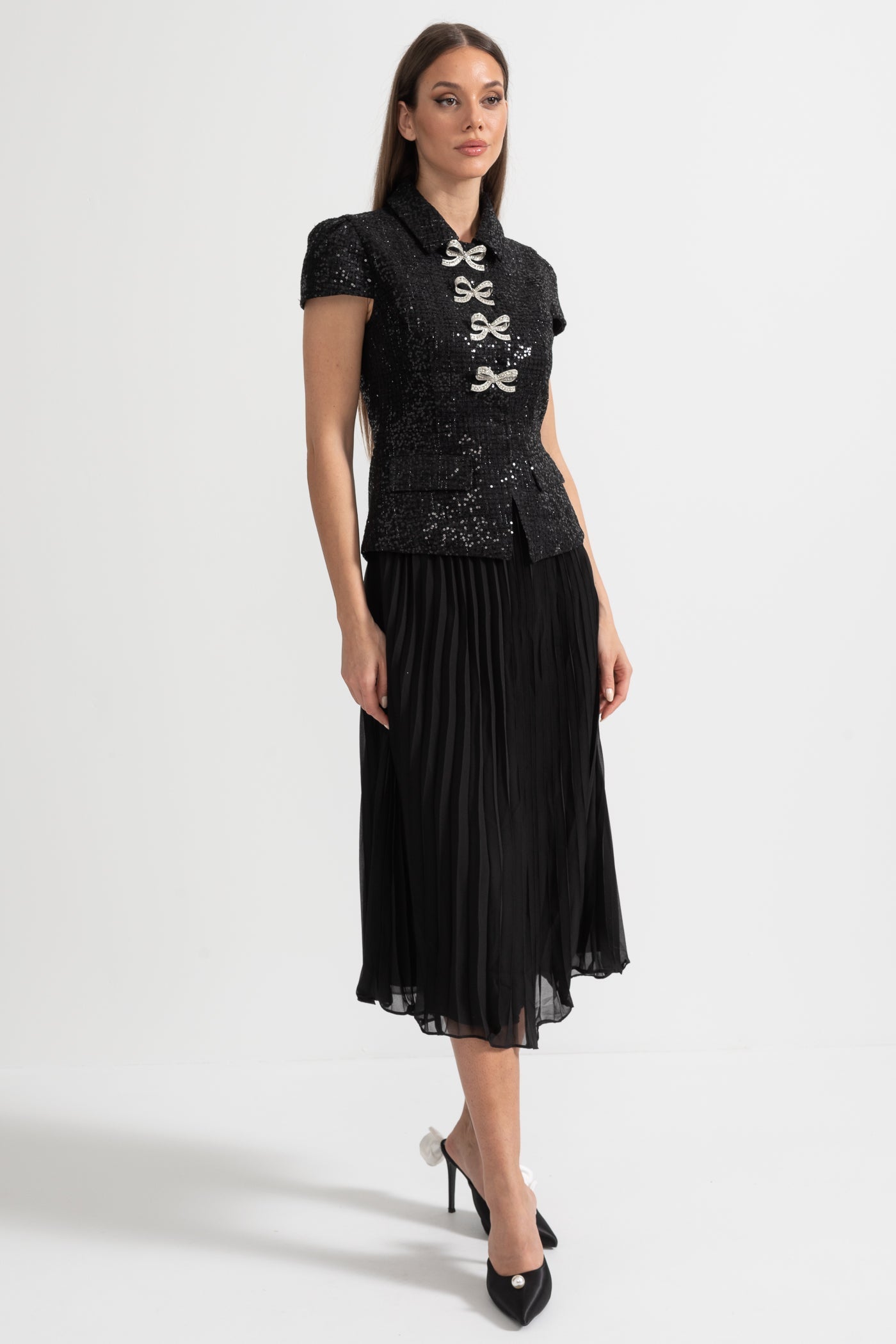 Payetli Üst ve Pileli Etekli Takım