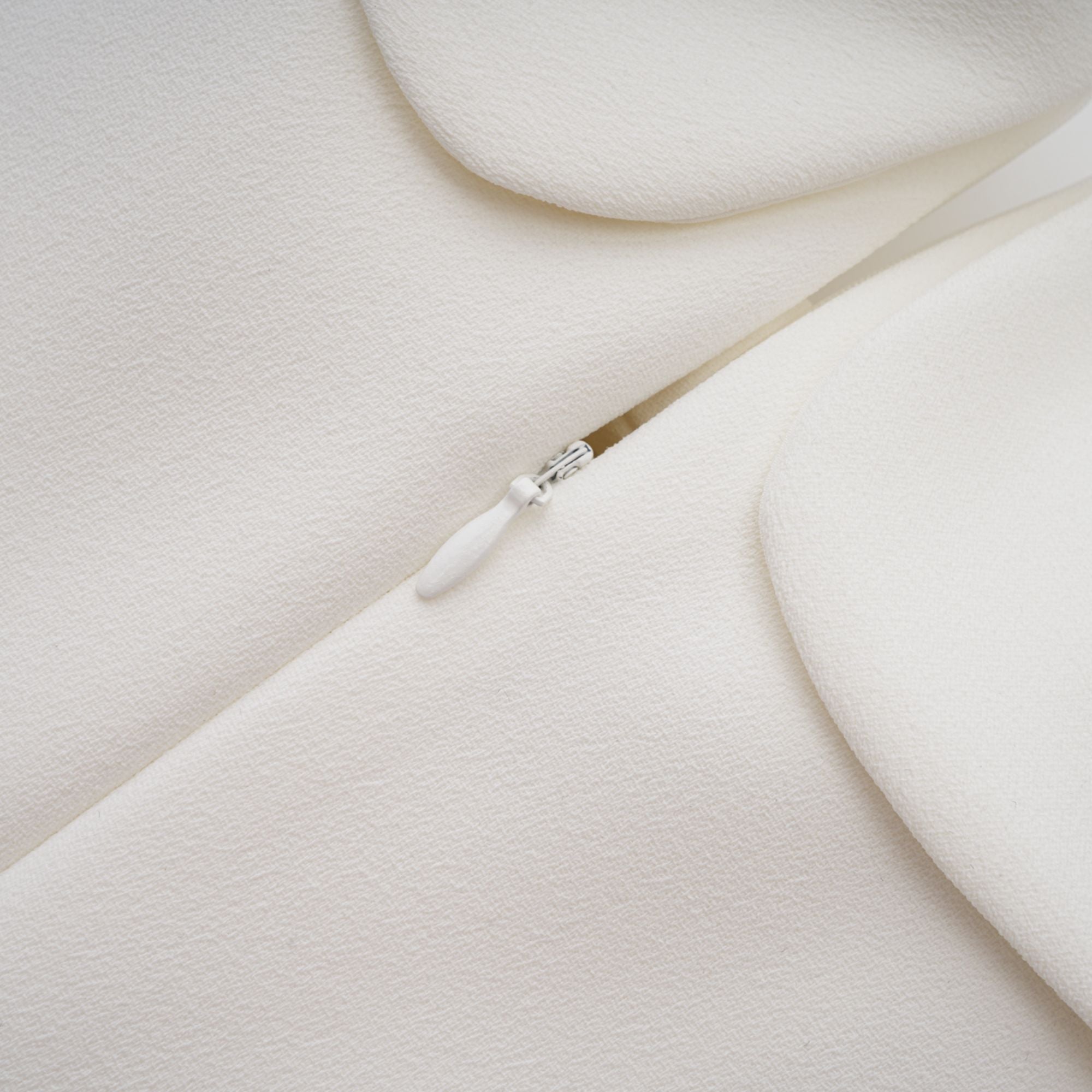 Victoire fiyonk detaylı mini elbise