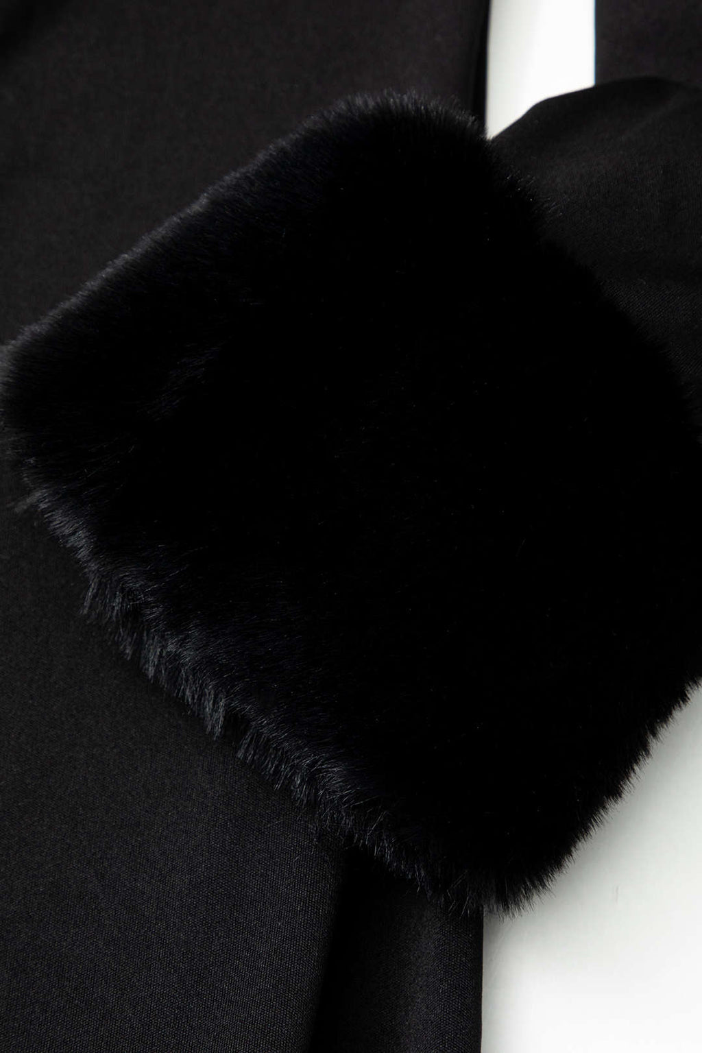 Kürk Detaylı Düşük Omuz Midi Elbise