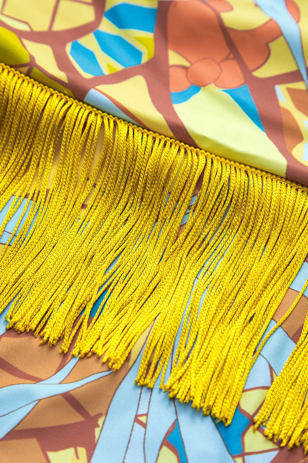 Tropikal Desenli Püsküllü Sırt Dekolteli Bikini Takımı