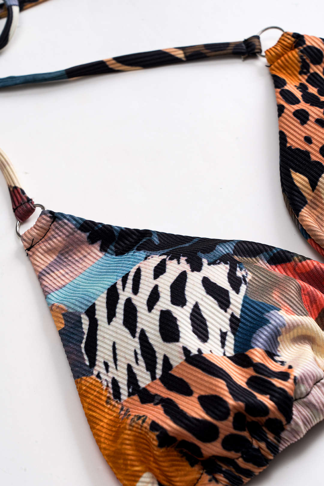 Leopar Desenli Bağcıklı Sırtı Açık Bikini Takımı