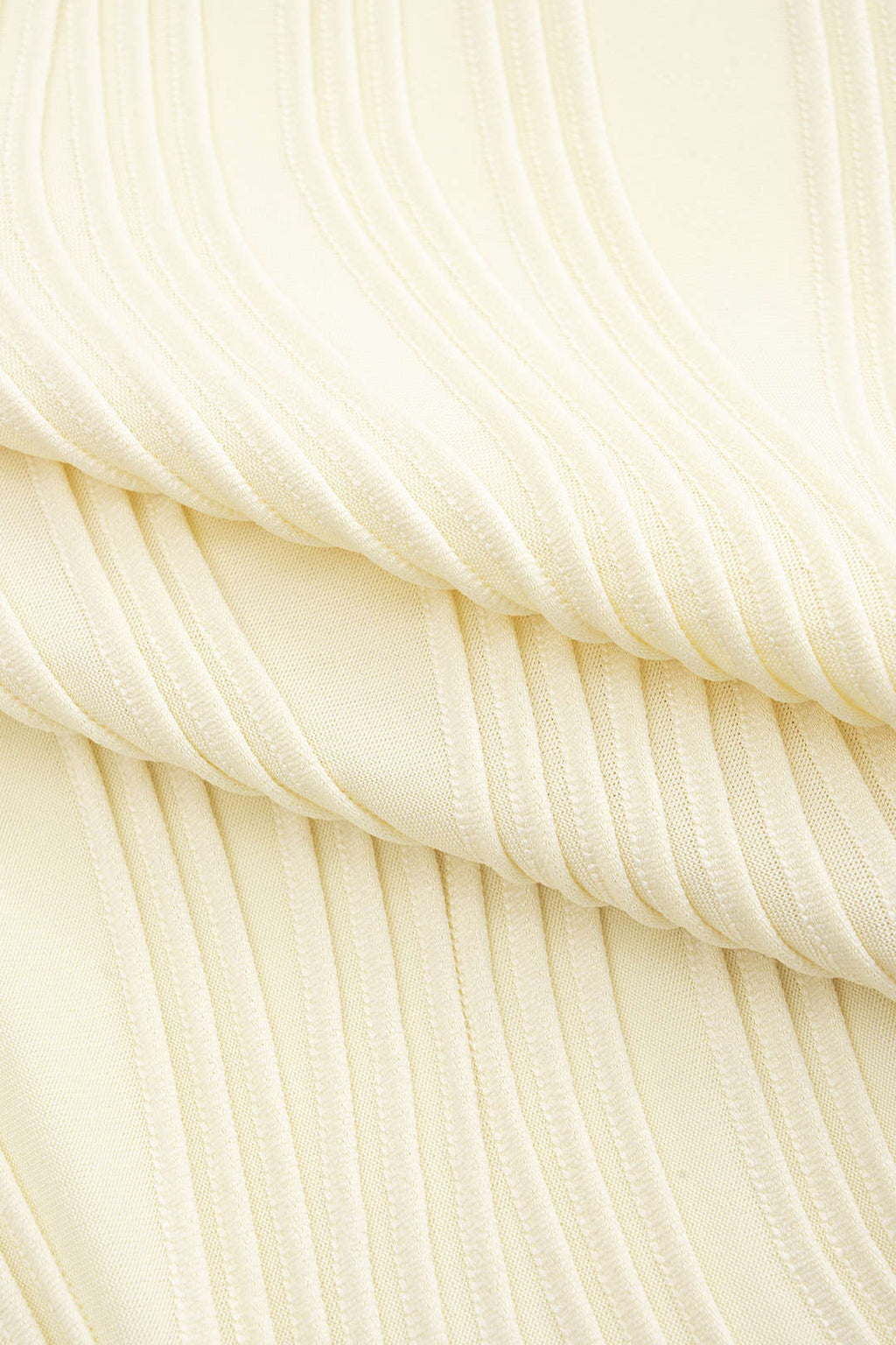 Metalik Aksesuarlı Bağlamalı Üç Parça Bikini Takımı