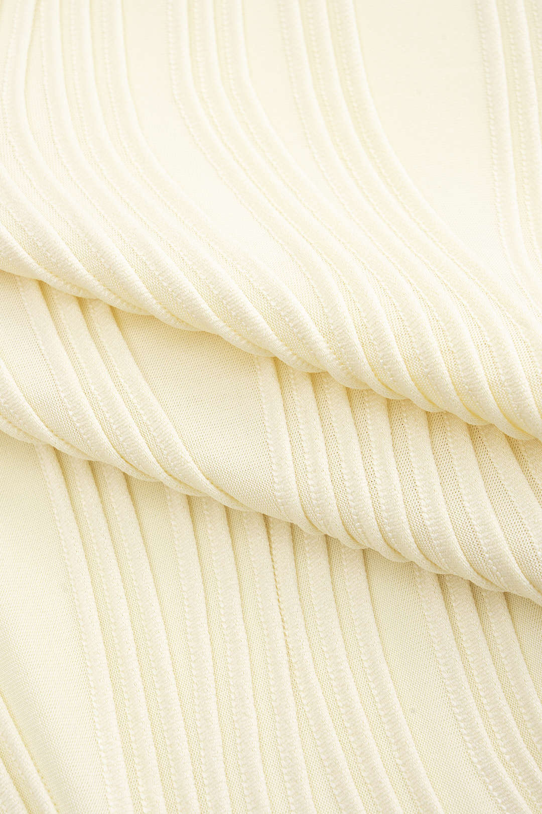 Metalik Aksesuarlı Bağlamalı Üç Parça Bikini Takımı