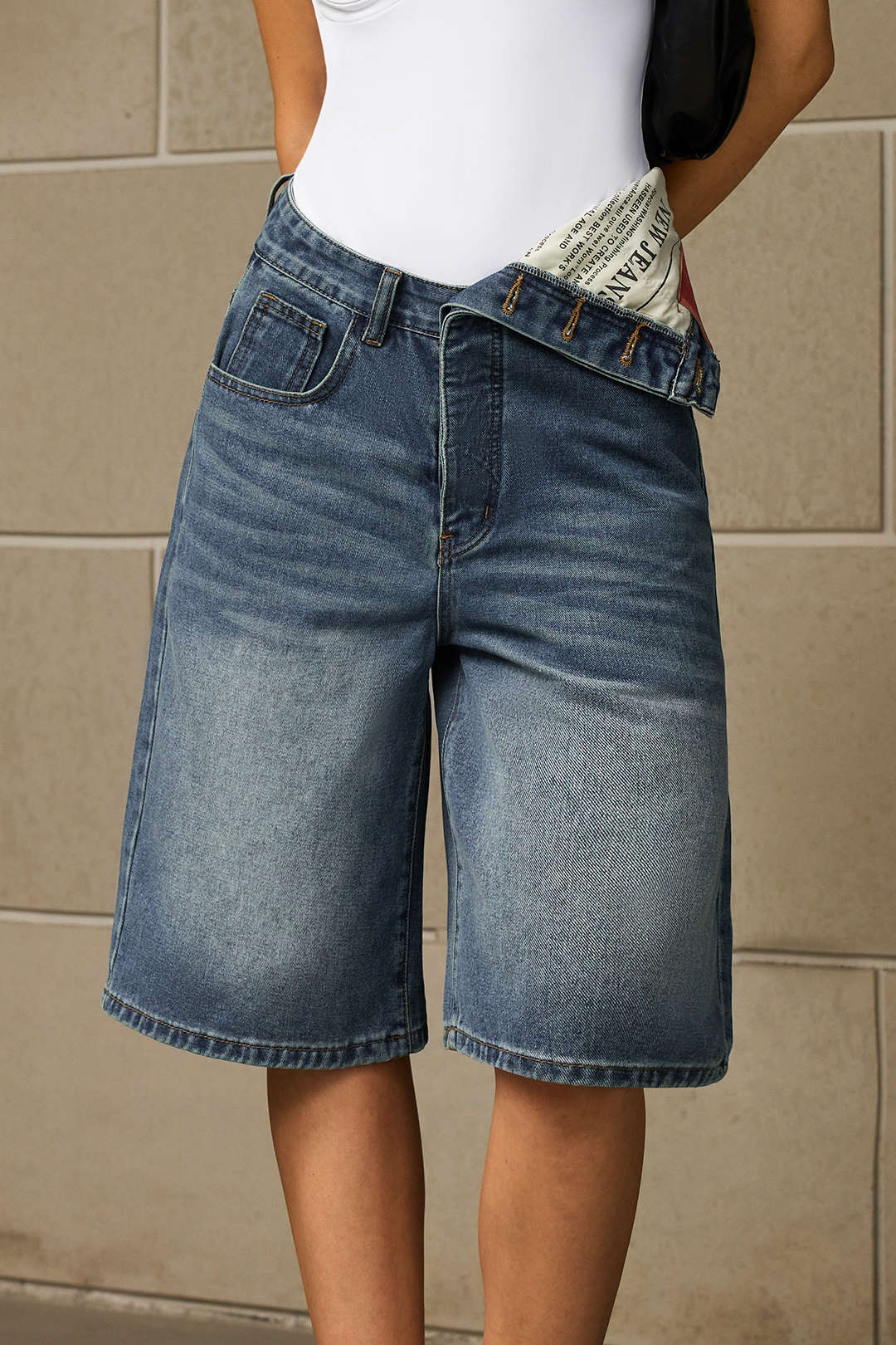 Denim Asimetrik Cepli Şort