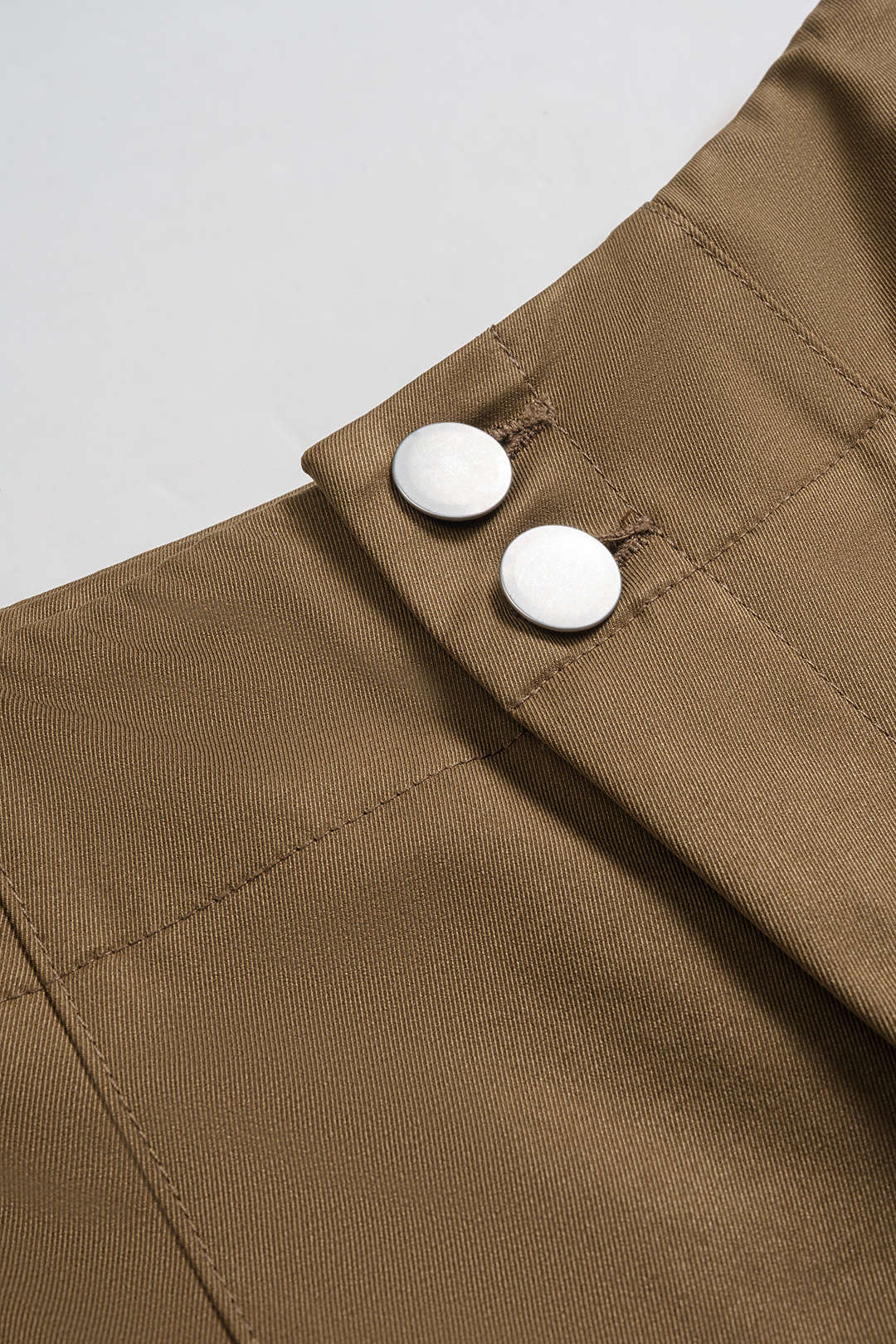 Düğme detaylı pantolon