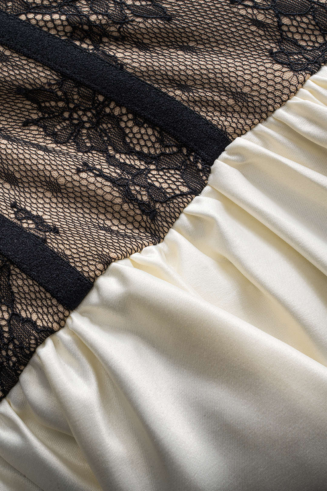 Saten Dantel Pileli Parçalı Bustiyer Korseli Straplez Mini Elbise