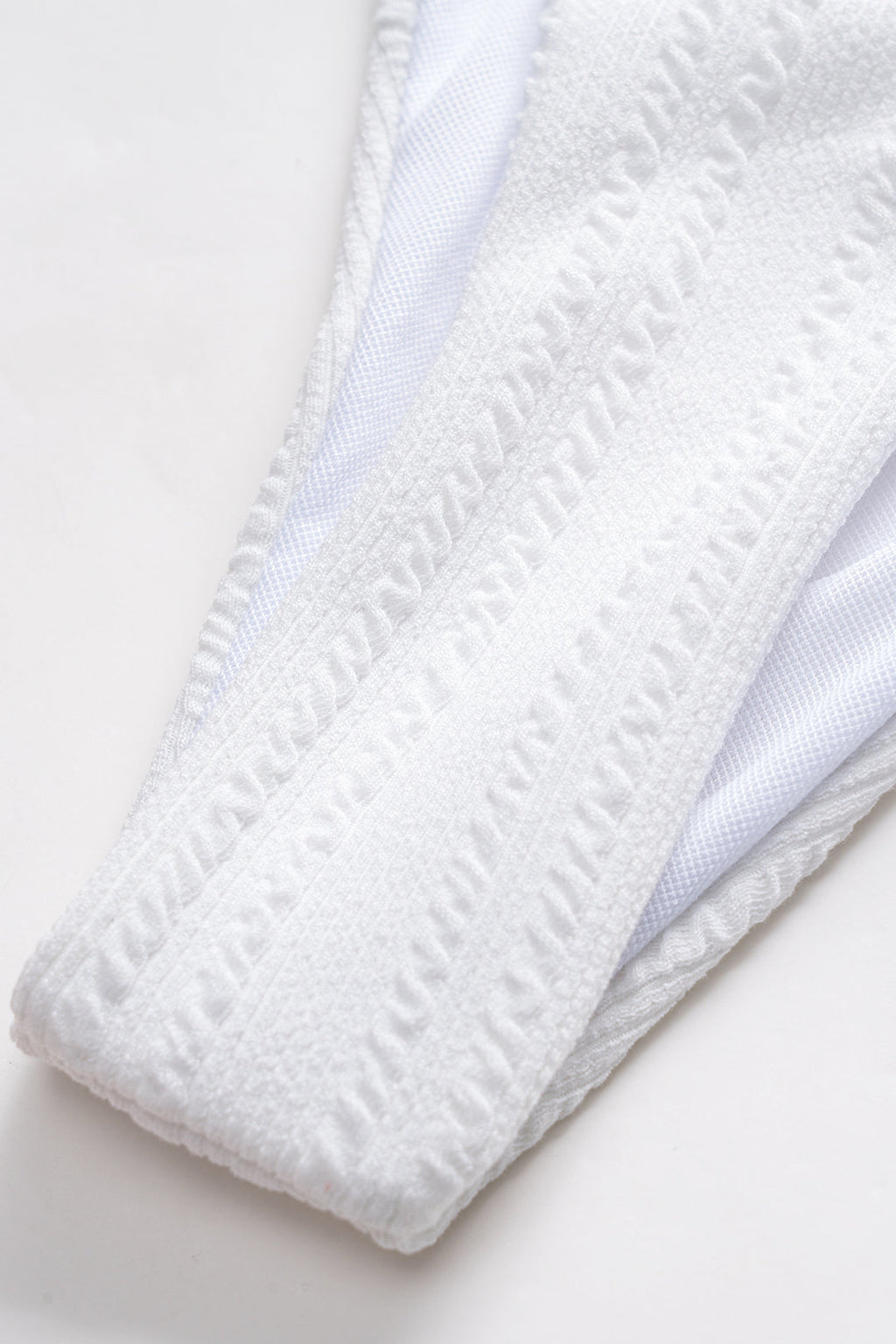 Kontrast Bağcıklı Sırtı Açık Bikini Takımı